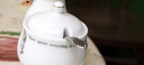 シンプルなティーポット